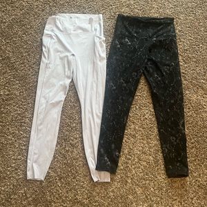 🤑 Two size small leggings